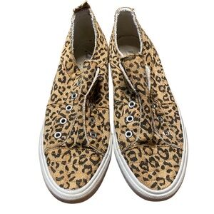 STQ Leopard Print Slip-On Sneakers Women’s US 8.5